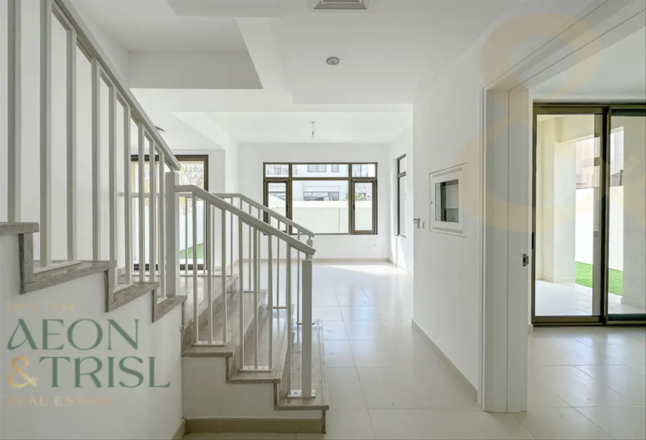 VILLA FOR SALE IN MIRA OASIS 1
